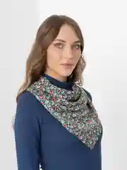 Оливковый платок женский из хлопка с принтом