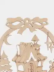 Красный новогодние елочные игрушки из дерева