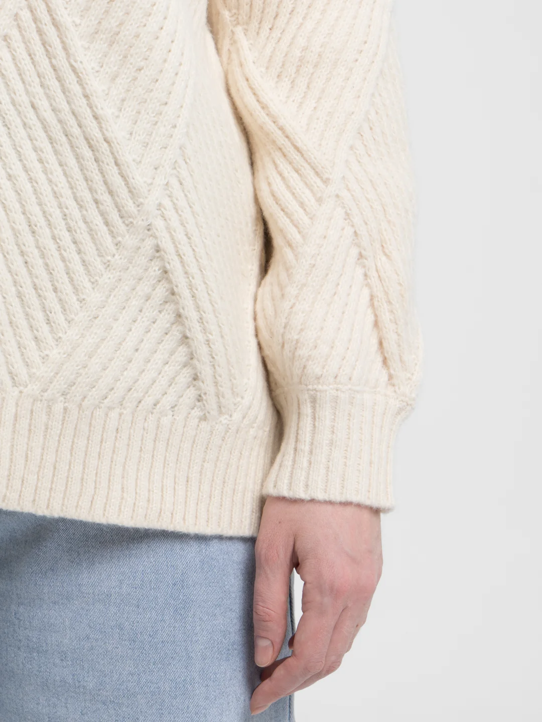 Бежевый свитер женский Oversized, вязаный, в черном и бежевом оттенке