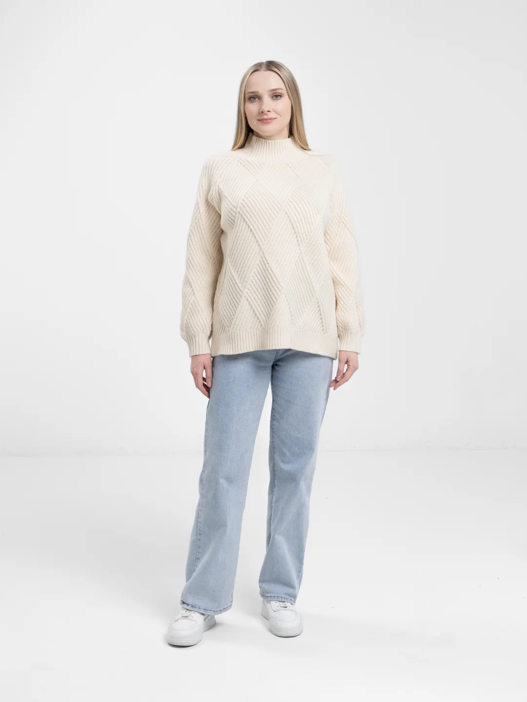 Бежевый свитер женский Oversized, вязаный, в черном и бежевом оттенке