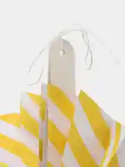 Желтый фанты бумажные