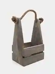 Серый деревянный ящик