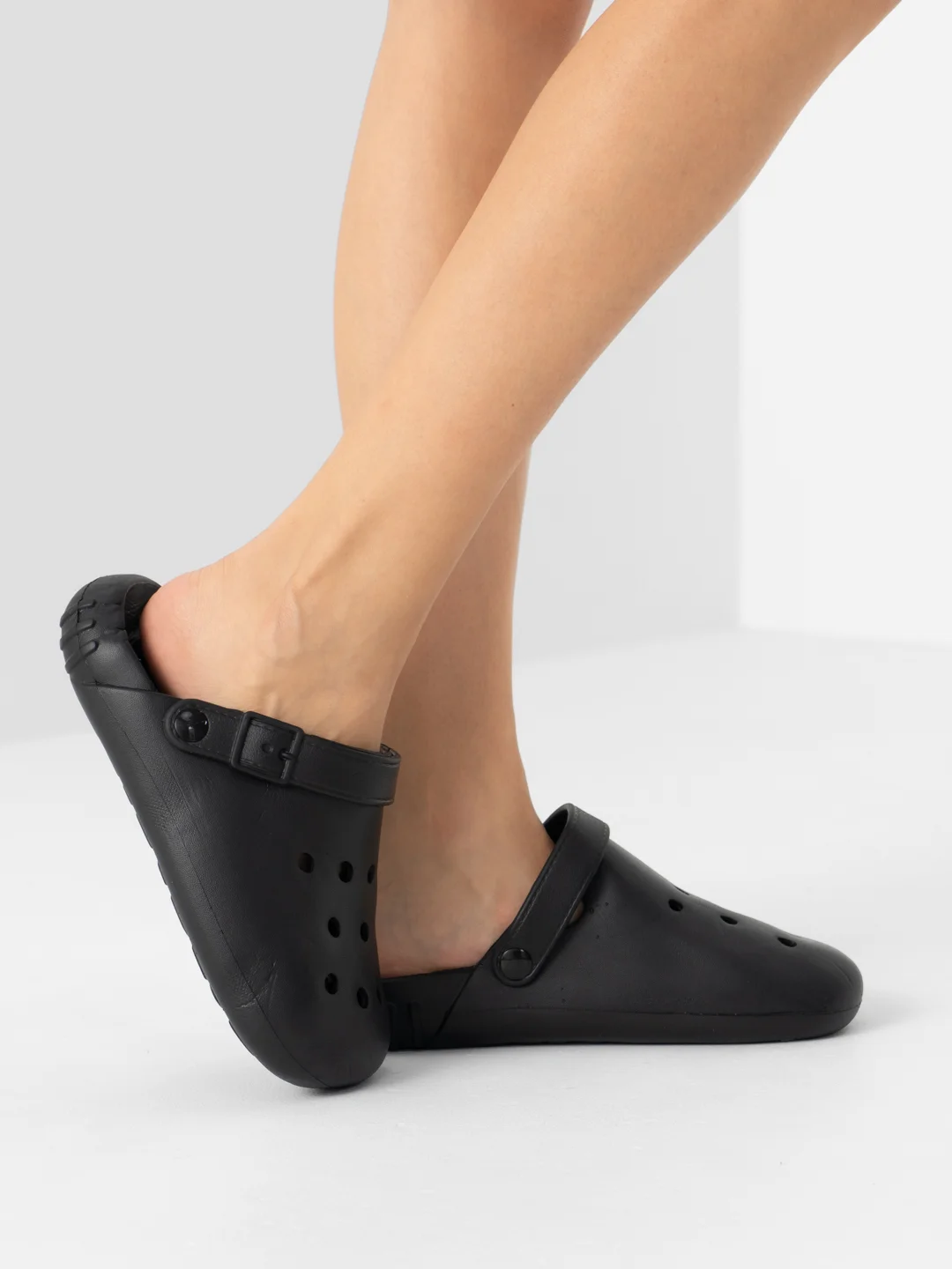 Черный сабо женские IZI, размеры 36-41