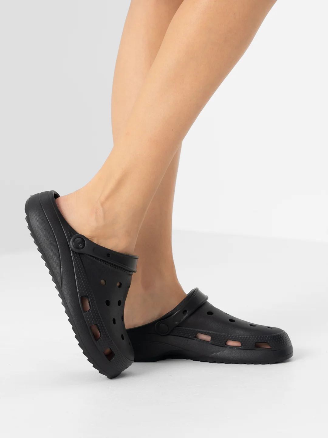 Черный сабо женские IZI, размеры 36-40