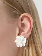Белый серьги "Цветы"