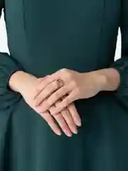 Молочный акриловое кольцо со стразами