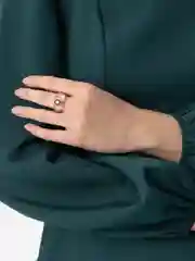 Молочный акриловое кольцо со стразами