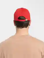 Красный кепка мужская
