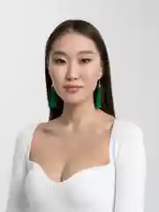 Зеленый серьги из шелковых нитей