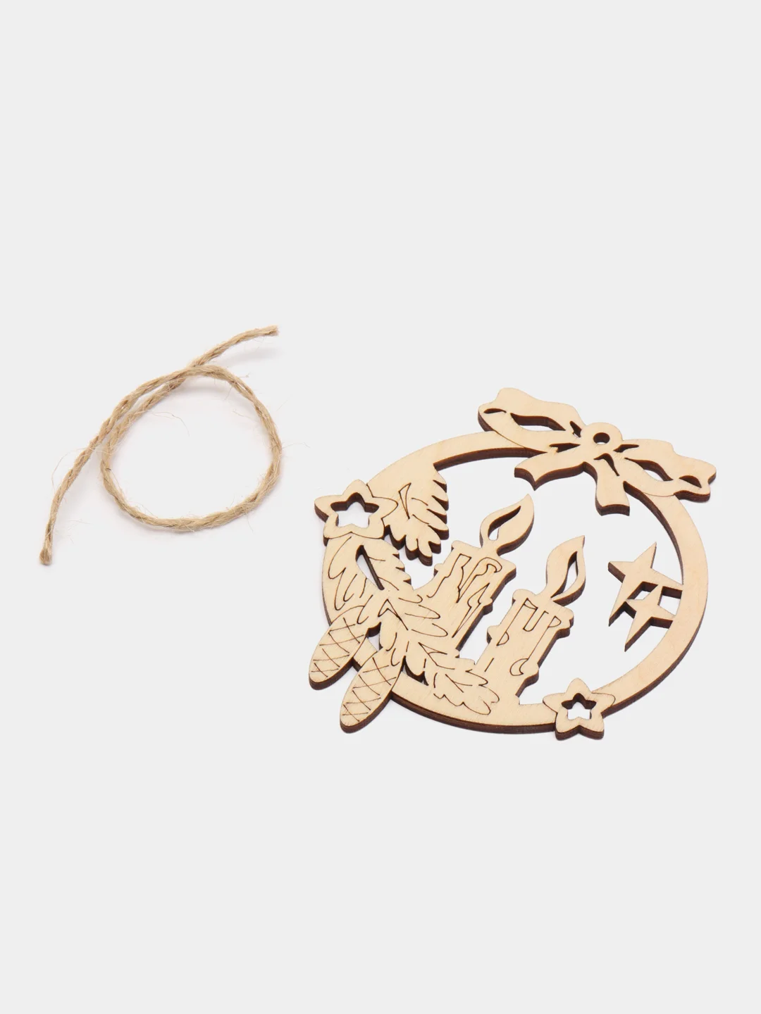 Красный новогодние елочные игрушки из дерева