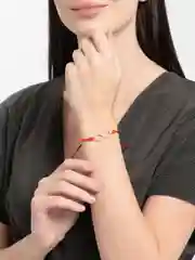 Серый браслет, красная нить