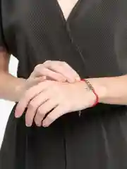 Браслет с ангелом хранителем, красная нить