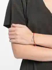 Браслет с ангелом хранителем, красная нить