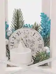 Белый новогодний декоративный деревянный фонарь, со свечой (11*11*20). ТМ Канышевы