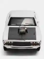 Белый металлическая машинка 1:32 Dodge Charger