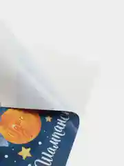Светло-оранжевый новогодняя наклейка на бутылку "Шампанское Новогоднее" 2023 веселушки, 12 х 8 см