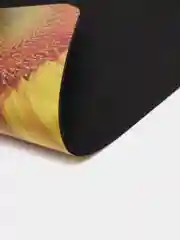 Желтый коврик для компьютерной мыши