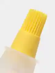 Желтый кисточка для масла с крышкой.