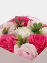 Розовый букет цветов из мыла, розы вспененные