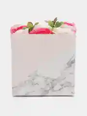 Розовый букет цветов из мыла, розы вспененные