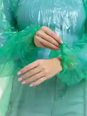 Зеленый дождевик-пончо с капюшоном