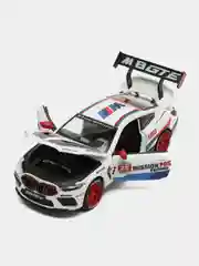 Белый машина металлическая Mini Auto 1:24 BMW M8 GTE DC24232