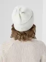 Белый женская вязаная шапка на флисовом подкладе Амира