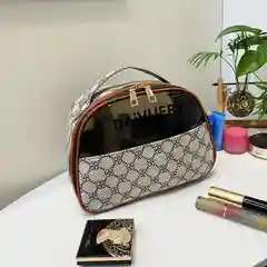 Бежевый косметичка