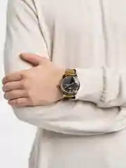 Желтый часы мужские на магните, с коробкой