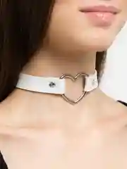 Белый чокер кожаный "Сердце"