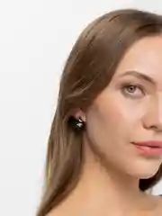 Черные квадратные серьги с камнем