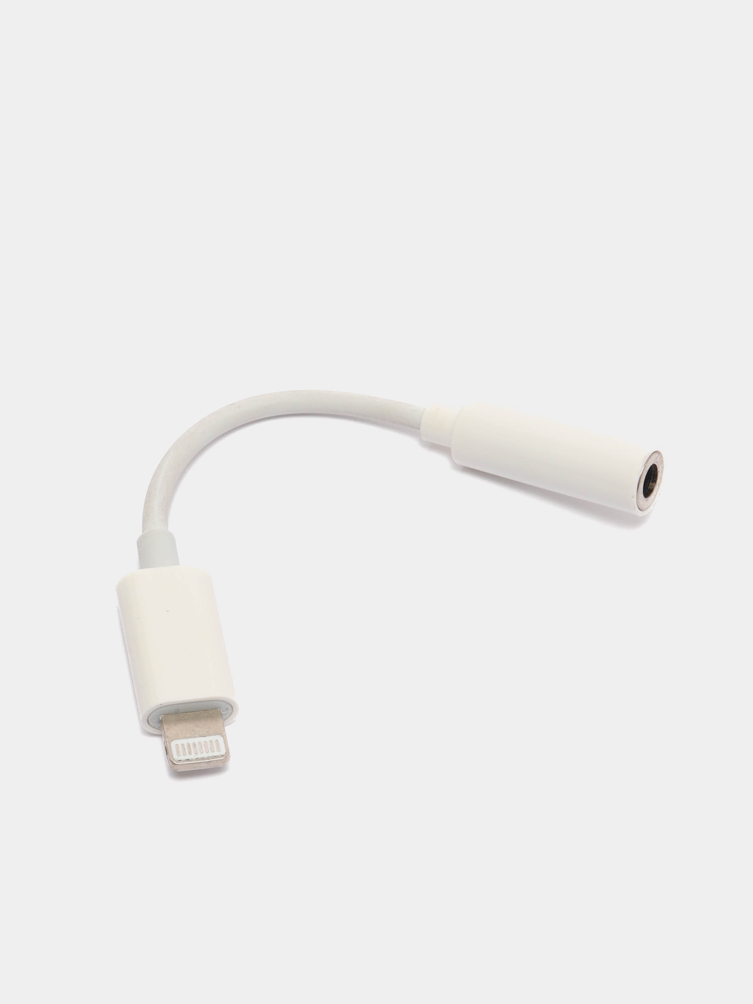 Адаптер lightning 3.5. Переходник Lightning 3.5 Jack Apple. Переходник Lightning на aux Jack 3.5. Apple переходник Lightning to 3.5mm. Переходник с айфона на аукс 3.5.