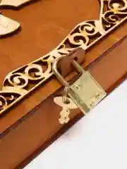 Бежевый копилка деревянная