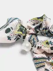 Белый резинка-бант для волос Pelageya