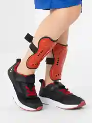 Красный щитки футбольные, детские