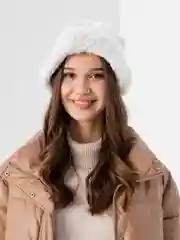 Белый меховая шапка, вязаная панама