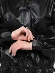 Укороченная куртка экокожа