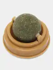 Вращающийся шарик из кошачьей мяты с клейким основанием