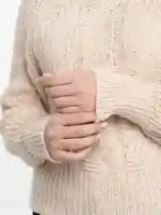 Бежевый свитер оверсайз