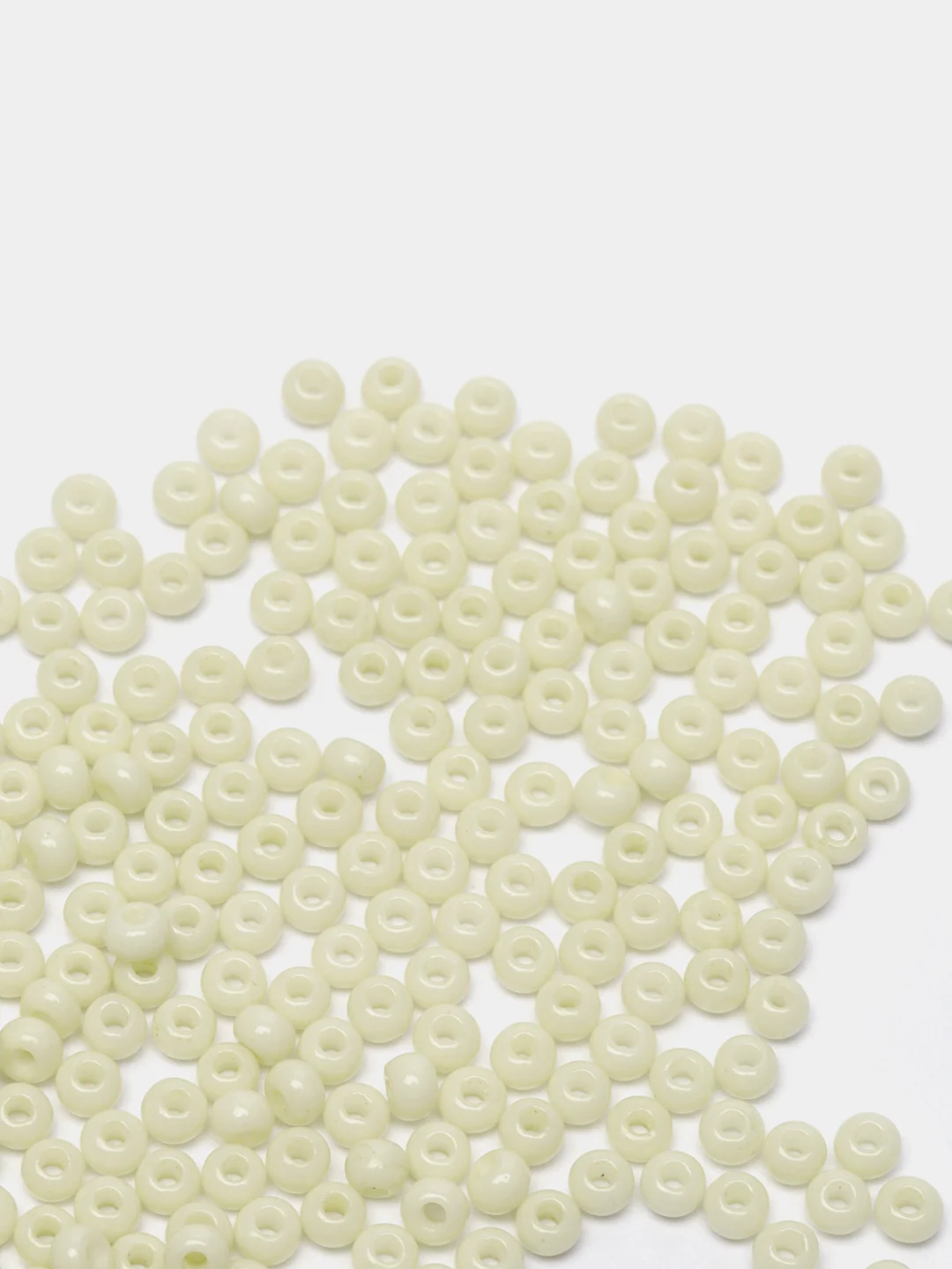 Зелёный хаки бисер чешский Preciosa, Чехия, № 10, Natural Opaque