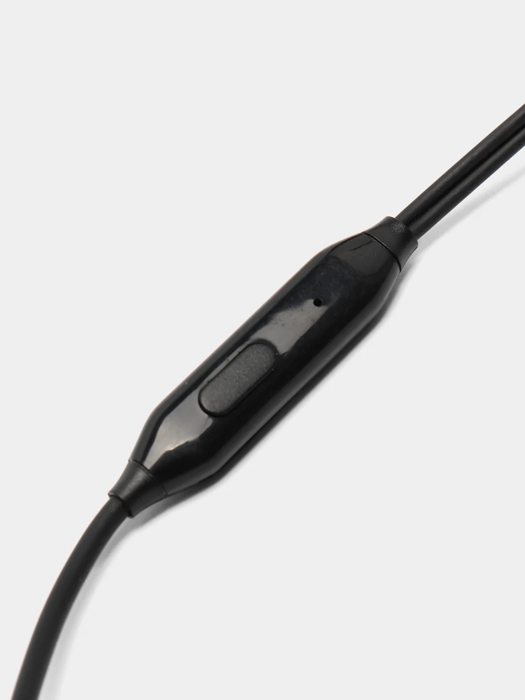 Черный наушники Celebrat G4 STEREO SOUND EARPHONES black/ white (вакуумные с микрофоном )