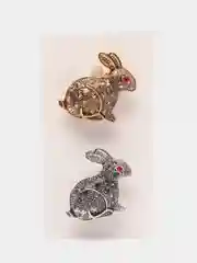 Брошь "Зайка"