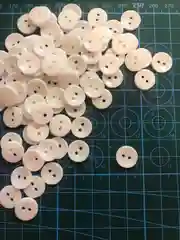 Пуговицы супатные, 2 отверстия, 100 штук