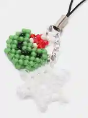 Зеленый брелок новогодний из бисера / Брелок для телефона
