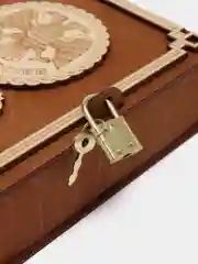 Коричневый копилка деревянная