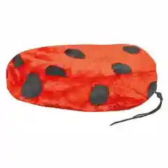 Красный чехол на сиденье снегоката