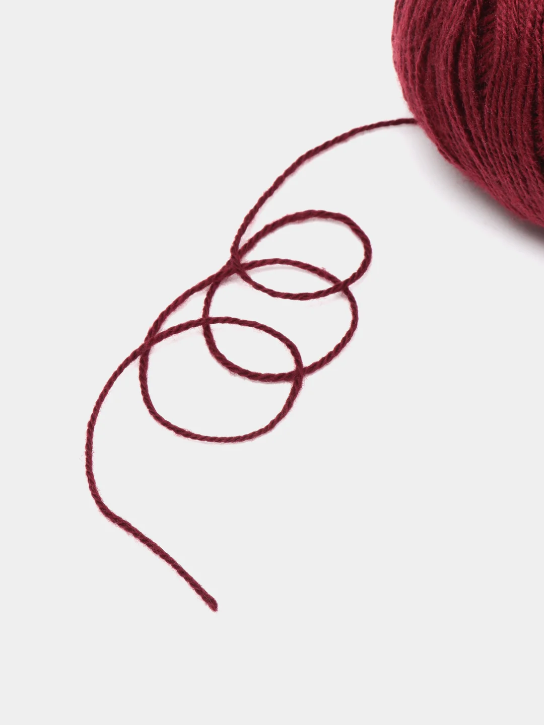 Вишнёвый пряжа Cashmere Yarn, 50 г/ 200 м, 60% меринос, 20% вискоза, 15% ПА, 5% кашемир
