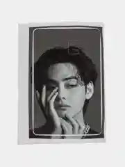 Черный наклейка на банковскую карту "BTS Ким Тэхен"