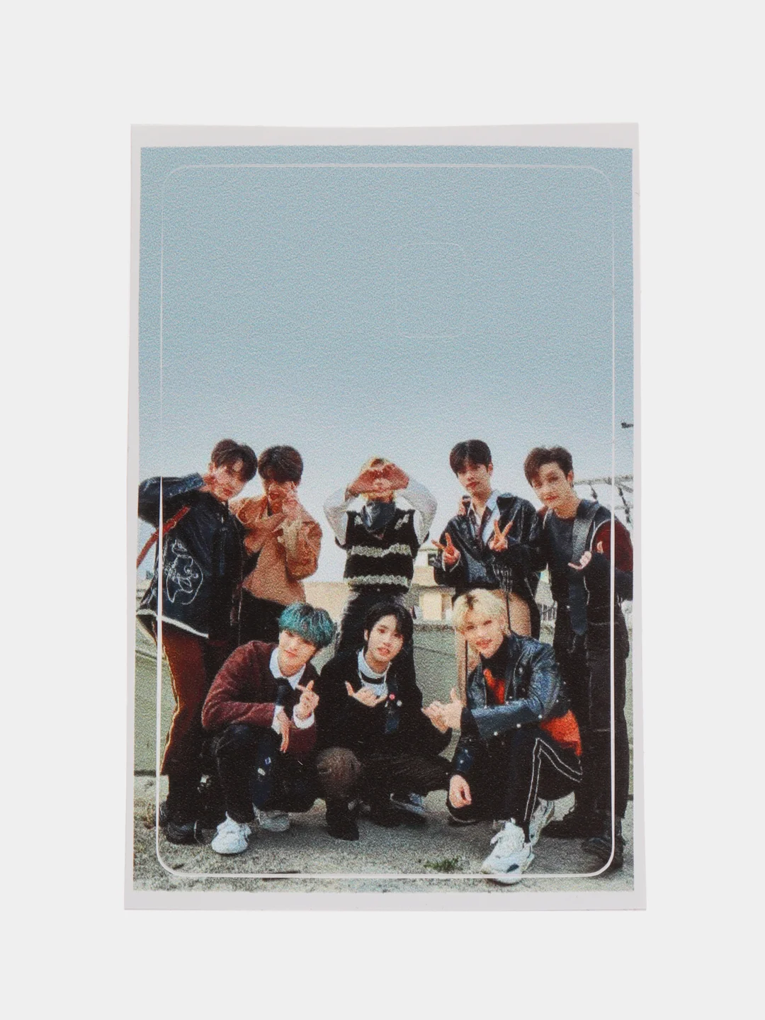 Бордовый наклейка на банковскую карту stray kids