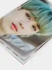 Голубой наклейка на банковскую карту stray kids